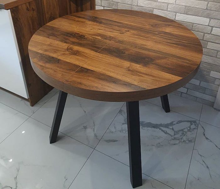 Stół okrągły Ideal Form, Model 104 – realizacja u klienta
