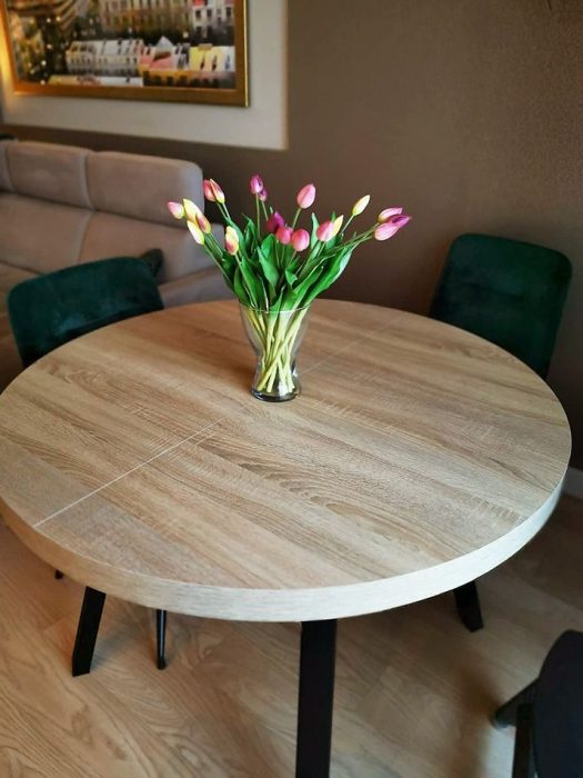 Stół okrągły Ideal Form, Model 104 – realizacja u klienta